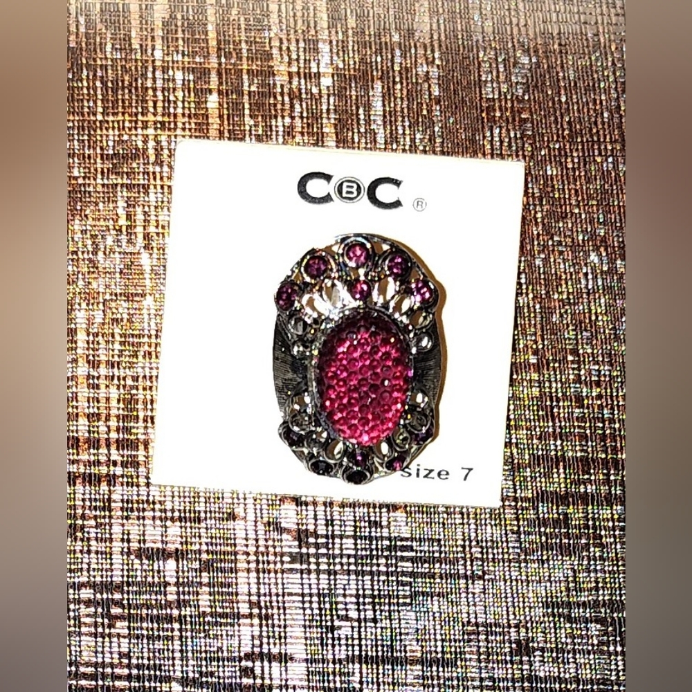 NWT Women's Costume Ring in a size 7.